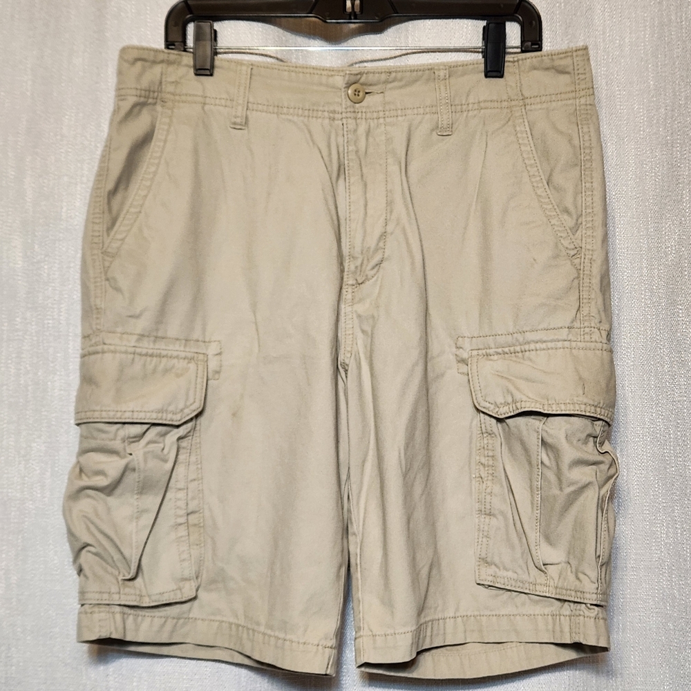 Old Navy Men's Cargo Shorts size 33  6 Pockets Belt Loops Khaki